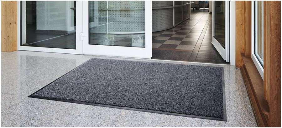 Utilisation des tapis désinfectants.
