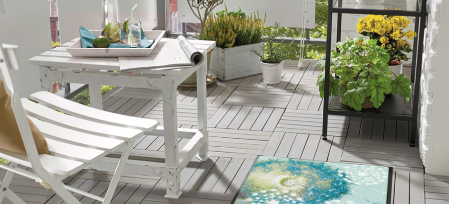 Un paillasson de balcon : pour la décoration ou pour se protéger de la saleté ?