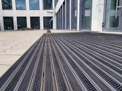 Paillassons d'entrée : comment protéger efficacement votre maison contre la saleté et l'humidité ?