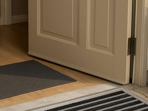 Garder sa maison bien rangée sans faire le ménage tous les jours : des astuces simples pour un couloir plus propre