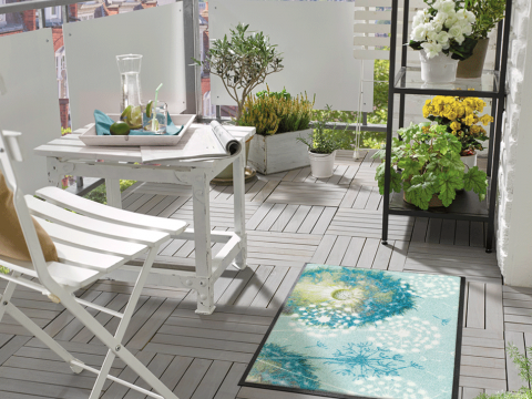 Un paillasson de balcon : pour la décoration ou pour se protéger de la saleté ?